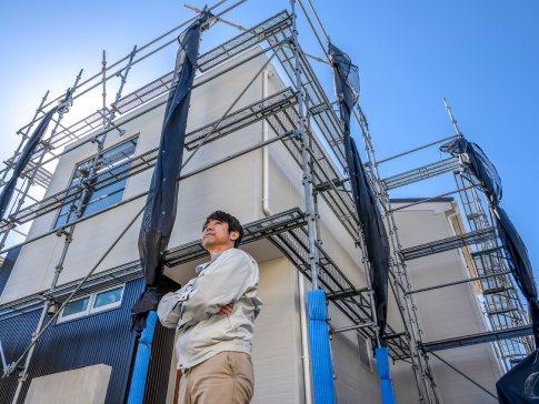 自社で手がける内装工事 フロアタイル施工